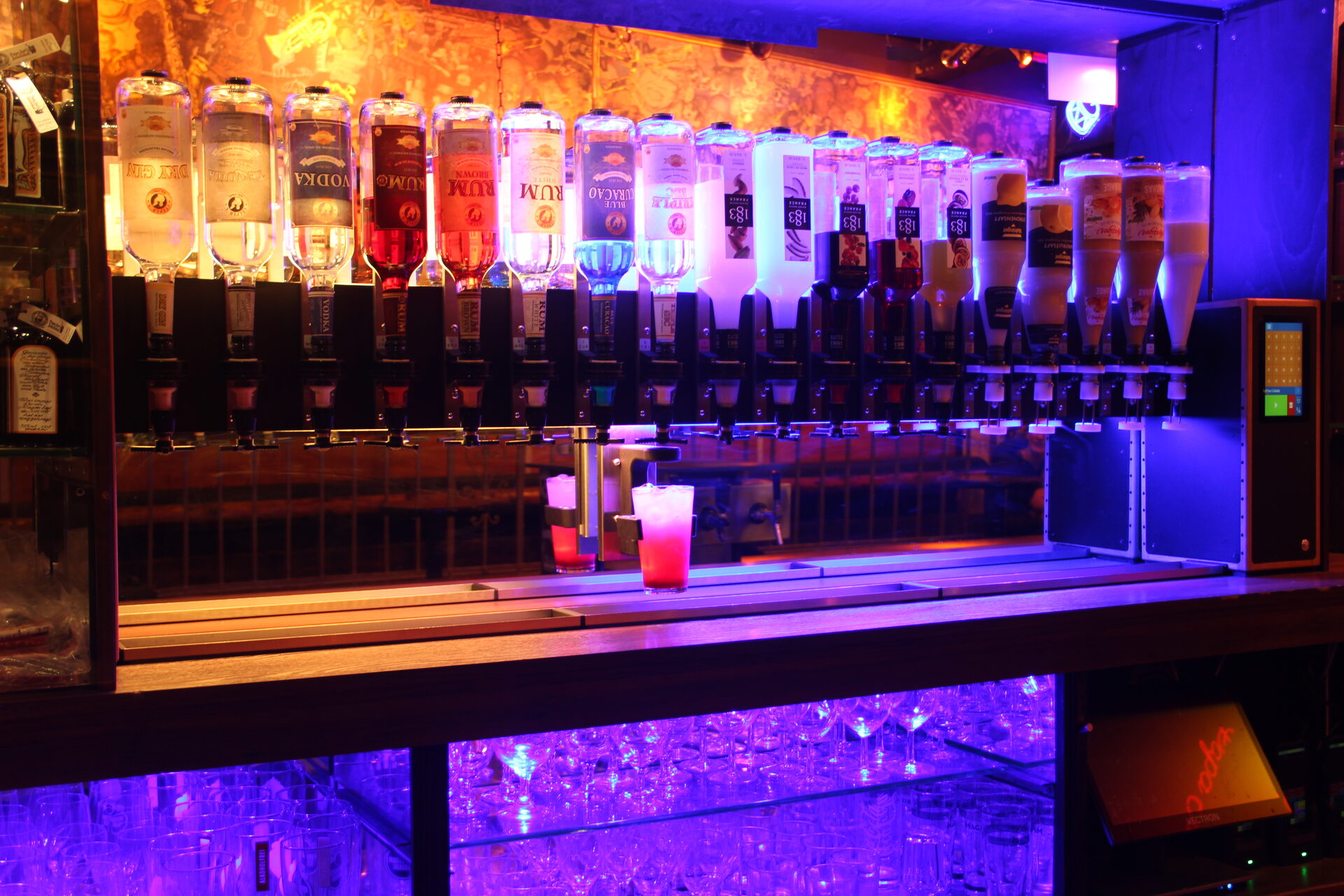 Cocktail Joe — die vollautomatische Cocktailmaschine im Papa Joe's