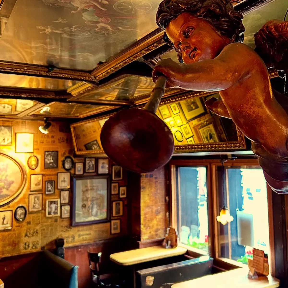 Papa Joe's Klimperkasten — Interieur