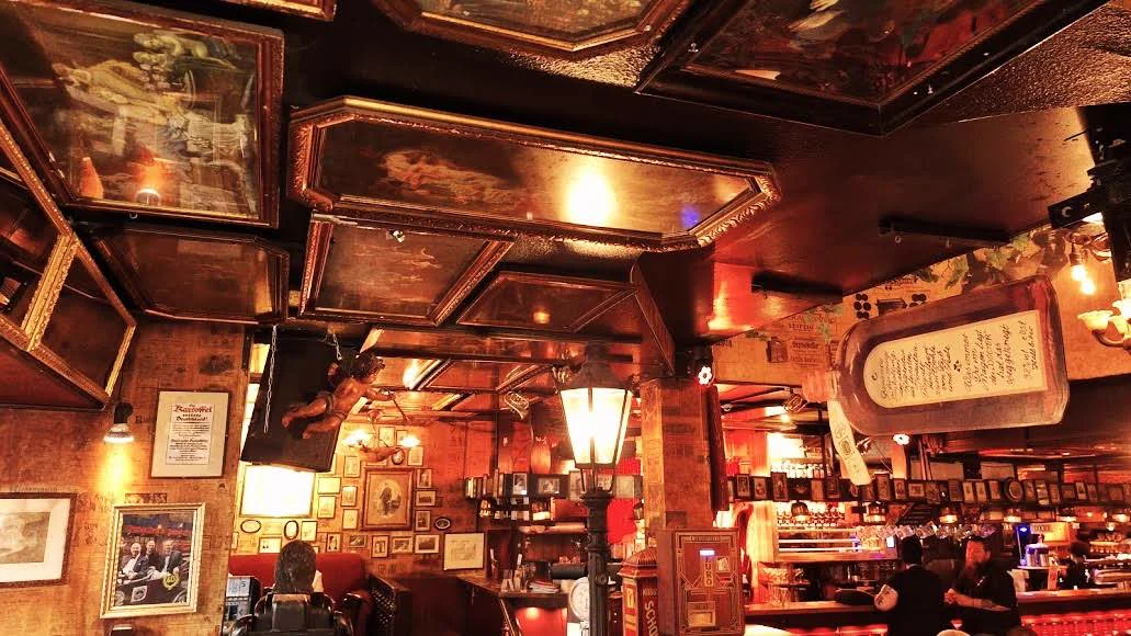 Papa Joe's Klimperkasten — Interieur